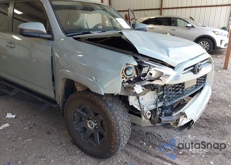 2022 Toyota 4Runner Trail Special Edition из США, поврежденный, VIN JTETU5JR5N6082111